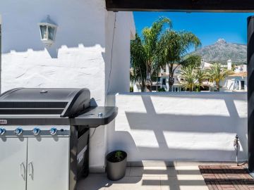 https://cdn.resales-online.com/public/ji01jy8heq/properties/0ab60b88f39511ef8cfb02e0405b089b/w1200/11-20939a0134ad724a8cb2a801094d15a4.jpg?v=1741019778