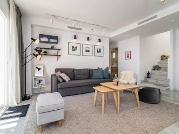 https://cdn.resales-online.com/public/ji01jy8heq/properties/0ab60b88f39511ef8cfb02e0405b089b/w1200/18-cc72f169493c096e712837ff5d8b6e41.jpg?v=1741019778