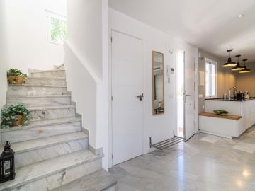 https://cdn.resales-online.com/public/ji01jy8heq/properties/0ab60b88f39511ef8cfb02e0405b089b/w1200/23-79897b85162c6a486c7a4d1eb46924dd.jpg?v=1741019778
