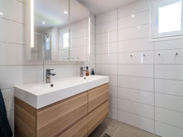 https://cdn.resales-online.com/public/ji01jy8heq/properties/0ab60b88f39511ef8cfb02e0405b089b/w1200/27-f6e8bc237ba13ac4c268badec6354f3d.jpg?v=1741019778