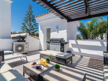 https://cdn.resales-online.com/public/ji01jy8heq/properties/0ab60b88f39511ef8cfb02e0405b089b/w1200/8-e64a9055bba3e77ac8aca3b893cdf826.jpg?v=1741019778