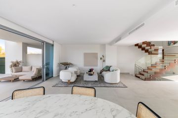 https://cdn.resales-online.com/public/14ldb8kixc/properties/90477b7cf8c211ef8cfb02e0405b089b/w1200/12-53013098fcab6c38b1379cd33298e050.jpg?v=1741162072