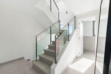 https://cdn.resales-online.com/public/14ldb8kixc/properties/90477b7cf8c211ef8cfb02e0405b089b/w1200/7-aa4cc561180b369757c0bb4af9886cd3.jpg?v=1741162072