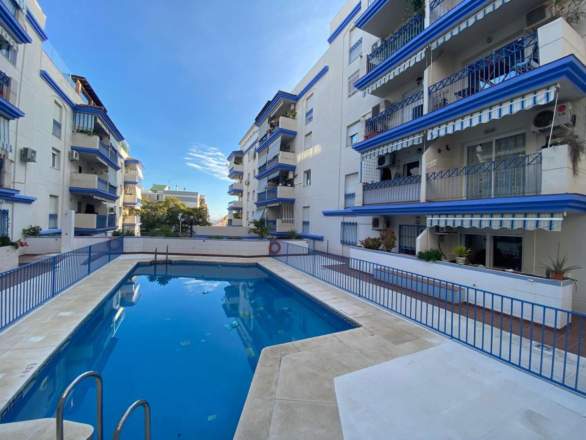 https://cdn.resales-online.com/public/zzqh1foylx/properties/8a325eeef8b611ef8cfb02e0405b089b/w1200/1-7980e48d732b6fc85c14b43b94d2aa54.jpg?v=1741068435