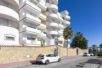 https://cdn.resales-online.com/public/8vwaux86t3/properties/bcd4ae0befc011ef8cfb02e0405b089b/w1200/1-7980e48d732b6fc85c14b43b94d2aa54.jpg?v=1740083289