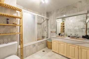 https://cdn.resales-online.com/public/8vwaux86t3/properties/bcd4ae0befc011ef8cfb02e0405b089b/w1200/14-d70dc3102c00d7be0e872dfe1c1f86d7.jpg?v=1740083289