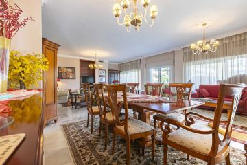 https://cdn.resales-online.com/public/8vwaux86t3/properties/bcd4ae0befc011ef8cfb02e0405b089b/w1200/3-e898b2bb2a2fdfd06d2c39894dce8316.jpg?v=1740083289