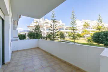 https://cdn.resales-online.com/public/8vwaux86t3/properties/bcd4ae0befc011ef8cfb02e0405b089b/w1200/6-241328e1bcc9c0d8ce1222beb6c967a8.jpg?v=1740083289
