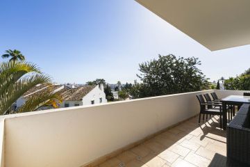 https://cdn.resales-online.com/public/8vwaux86t3/properties/bcd4ae0befc011ef8cfb02e0405b089b/w1200/7-aa4cc561180b369757c0bb4af9886cd3.jpg?v=1740083289