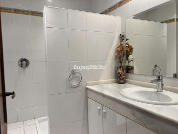 https://cdn.resales-online.com/public/0ujaq2tb3b/properties/e300240bf82a11ef8cfb02e0405b089b/w1200/17-dd5fcd4f0eb487dfa3803f7e20814c0e.jpg?v=1741264004