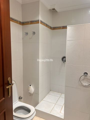 https://cdn.resales-online.com/public/0ujaq2tb3b/properties/e300240bf82a11ef8cfb02e0405b089b/w1200/18-cc72f169493c096e712837ff5d8b6e41.jpg?v=1741264004