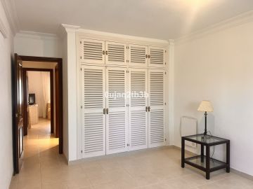 https://cdn.resales-online.com/public/0ujaq2tb3b/properties/e300240bf82a11ef8cfb02e0405b089b/w1200/19-d0ed7da2012a09046d307c195d98e7d6.jpg?v=1741264004