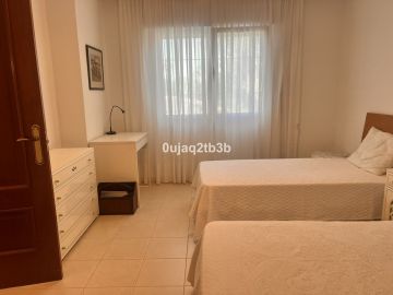https://cdn.resales-online.com/public/0ujaq2tb3b/properties/e300240bf82a11ef8cfb02e0405b089b/w1200/27-f6e8bc237ba13ac4c268badec6354f3d.jpg?v=1741264004