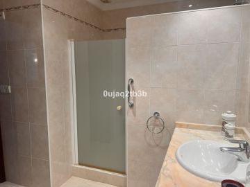 https://cdn.resales-online.com/public/0ujaq2tb3b/properties/e300240bf82a11ef8cfb02e0405b089b/w1200/28-ef19a2c59920e2e087cd278a51b6dbf8.jpg?v=1741264004