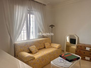 https://cdn.resales-online.com/public/0ujaq2tb3b/properties/e300240bf82a11ef8cfb02e0405b089b/w1200/4-c23c0f86247804fa50226aecd8b0b2c8.jpg?v=1741264004