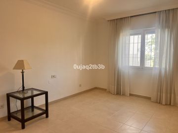 https://cdn.resales-online.com/public/0ujaq2tb3b/properties/e300240bf82a11ef8cfb02e0405b089b/w1200/7-aa4cc561180b369757c0bb4af9886cd3.jpg?v=1741264004