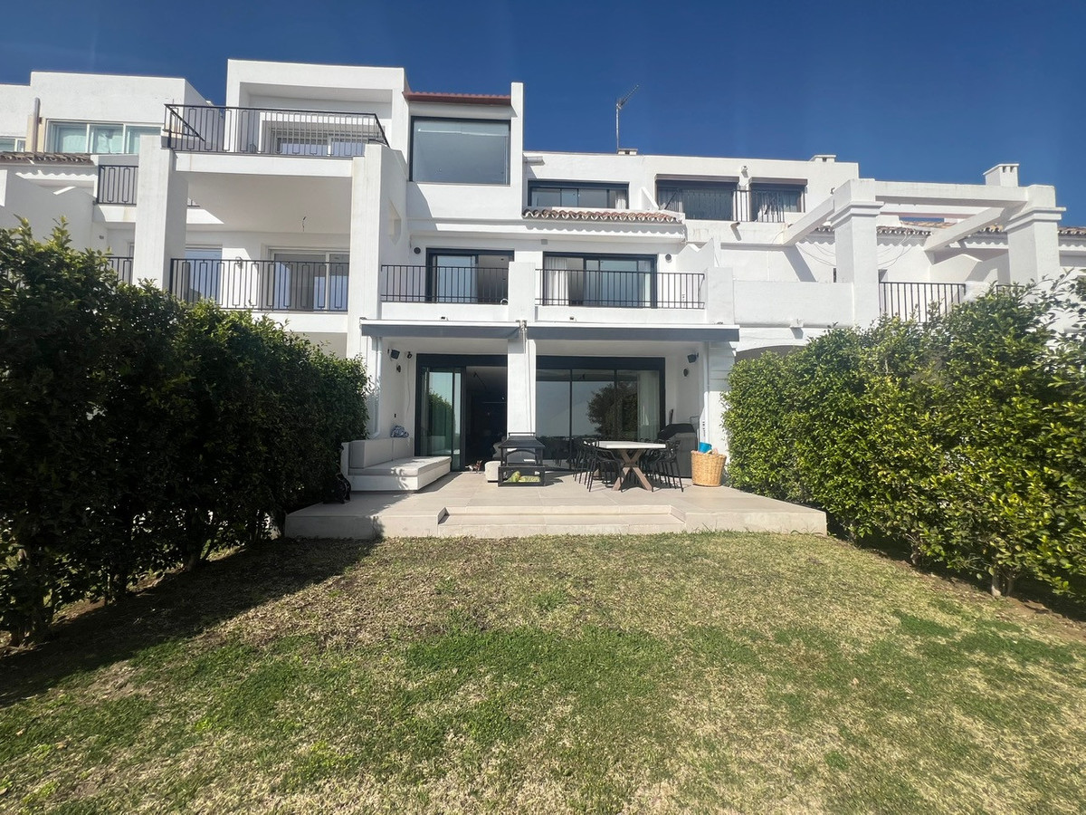 https://cdn.resales-online.com/public/92cqrna9i0/properties/056fc0e7e36111eebeb70217bc231ef4/w1200/1-7980e48d732b6fc85c14b43b94d2aa54.jpg?v=1710575233