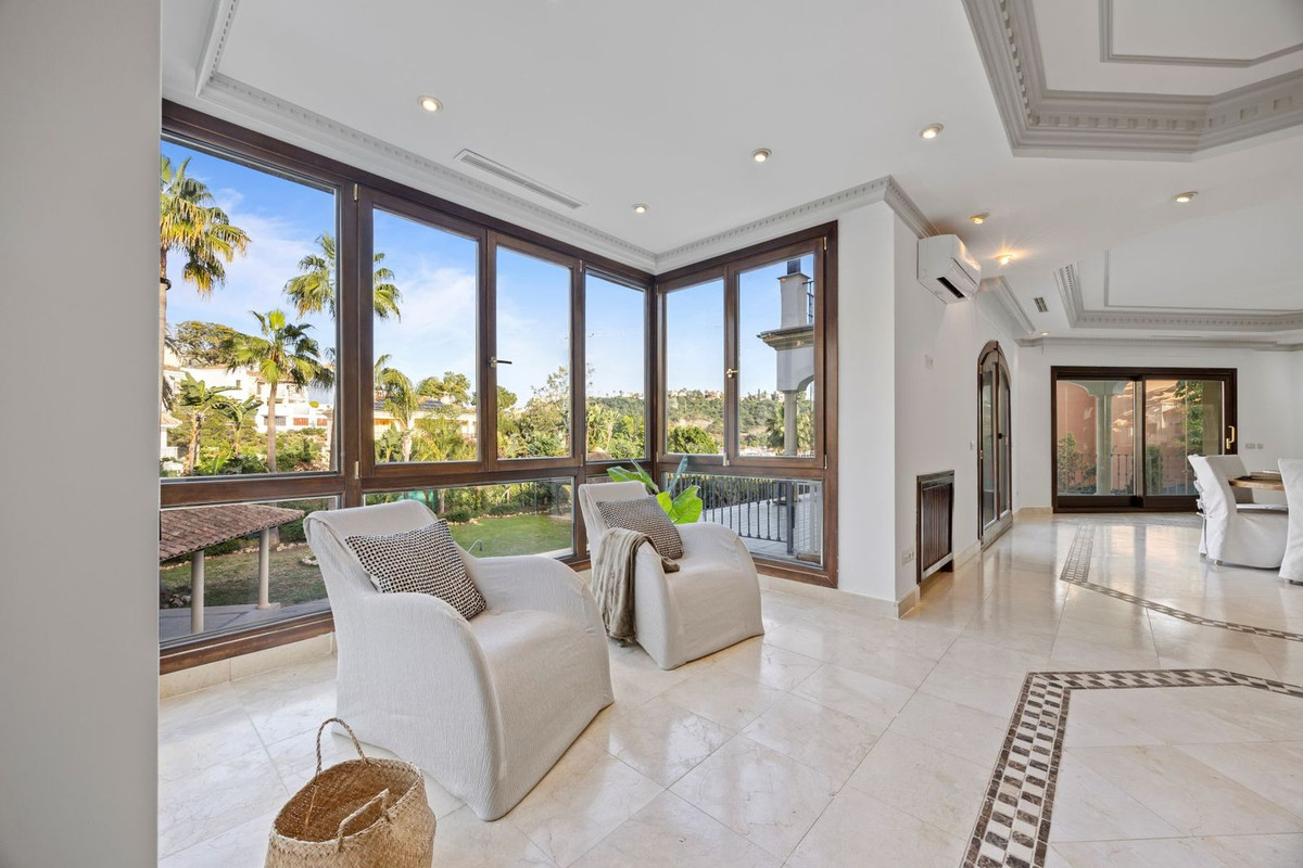 https://cdn.resales-online.com/public/zzioxgugw0/properties/43fac823f9a811ef8cfb02e0405b089b/w1200/7-aa4cc561180b369757c0bb4af9886cd3.jpg?v=1741357409