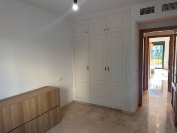 https://cdn.resales-online.com/public/5em70cvk9j/properties/4d21901afb7f11ef8cfb02e0405b089b/w1200/13-5fd73dea700db77384c091ca9818b1a9.jpg?v=1741374813