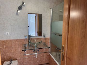 https://cdn.resales-online.com/public/5em70cvk9j/properties/4d21901afb7f11ef8cfb02e0405b089b/w1200/15-11d12f2f454f2f5e9b981fdd8b901d51.jpg?v=1741374813