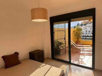 https://cdn.resales-online.com/public/5em70cvk9j/properties/4d21901afb7f11ef8cfb02e0405b089b/w1200/18-cc72f169493c096e712837ff5d8b6e41.jpg?v=1741374813