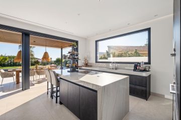https://cdn.resales-online.com/public/ilmgg1itp5/properties/8c74a4eaf8e911ef8cfb02e0405b089b/w1200/16-ec67b526875bf0124b6ce4328a754439.jpg?v=1741168640