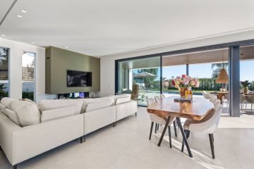 https://cdn.resales-online.com/public/ilmgg1itp5/properties/8c74a4eaf8e911ef8cfb02e0405b089b/w1200/18-cc72f169493c096e712837ff5d8b6e41.jpg?v=1741168640