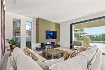https://cdn.resales-online.com/public/ilmgg1itp5/properties/8c74a4eaf8e911ef8cfb02e0405b089b/w1200/20-d1f7658cbe4ba6cd8666fec30fba80ad.jpg?v=1741168640