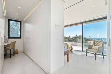 https://cdn.resales-online.com/public/ilmgg1itp5/properties/8c74a4eaf8e911ef8cfb02e0405b089b/w1200/26-c684a62c9f160a1f90904dd925da0645.jpg?v=1741168640