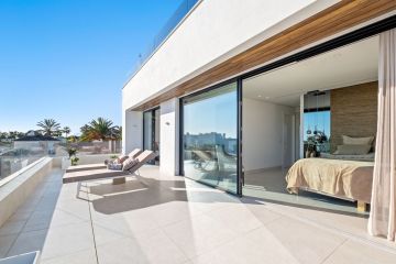https://cdn.resales-online.com/public/ilmgg1itp5/properties/8c74a4eaf8e911ef8cfb02e0405b089b/w1200/30-5e8634ec9576c9ad4825a6dec5b5d375.jpg?v=1741168640
