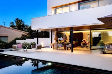 https://cdn.resales-online.com/public/ilmgg1itp5/properties/8c74a4eaf8e911ef8cfb02e0405b089b/w1200/55-3c1c941a81476b73787f827064fcb30e.jpg?v=1741168640