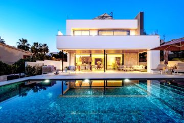 https://cdn.resales-online.com/public/ilmgg1itp5/properties/8c74a4eaf8e911ef8cfb02e0405b089b/w1200/56-2d0a216f8e134b5871b2b0b286c835ab.jpg?v=1741168640