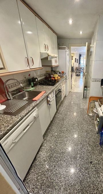 https://cdn.resales-online.com/public/un4peeg4/properties/58d90223e7d111ef8ce602e0405b089b/w1200/8-e64a9055bba3e77ac8aca3b893cdf826.jpg?v=1741602444