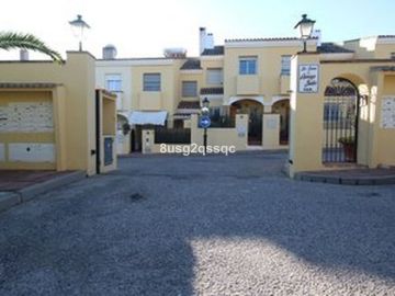 https://cdn.resales-online.com/public/8usg2qssqc/properties/4ee10f2dfe6811ef8cfb02e0405b089b/w1200/16-ec67b526875bf0124b6ce4328a754439.jpg?v=1741694542
