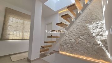 https://cdn.resales-online.com/public/7b2ad3a8d9/properties/760a47a5fddd11ef8cfb02e0405b089b/w1200/17-dd5fcd4f0eb487dfa3803f7e20814c0e.jpg?v=1741635696