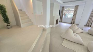 https://cdn.resales-online.com/public/7b2ad3a8d9/properties/760a47a5fddd11ef8cfb02e0405b089b/w1200/4-c23c0f86247804fa50226aecd8b0b2c8.jpg?v=1741635696