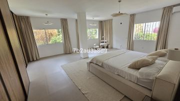https://cdn.resales-online.com/public/7b2ad3a8d9/properties/760a47a5fddd11ef8cfb02e0405b089b/w1200/8-e64a9055bba3e77ac8aca3b893cdf826.jpg?v=1741635696