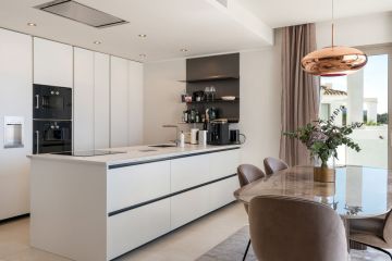 https://cdn.resales-online.com/public/vumcvajtgsjl4vtp/properties/6014e3a4f60011ef8cfb02e0405b089b/w1200/11-20939a0134ad724a8cb2a801094d15a4.jpg?v=1740770740