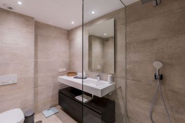 https://cdn.resales-online.com/public/rvs13dstz7/properties/3a3a61bdff3111ef8cfb02e0405b089b/w1200/15-11d12f2f454f2f5e9b981fdd8b901d51.jpg?v=1741781129