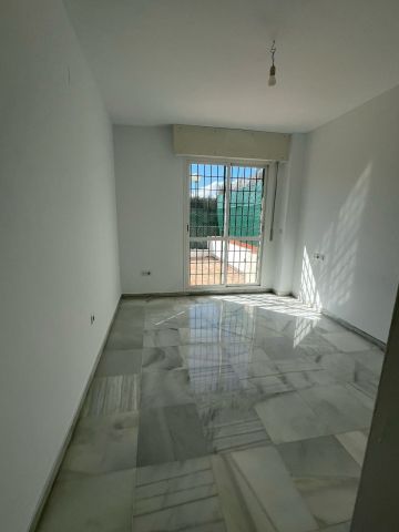 https://cdn.resales-online.com/public/lez7769oty/properties/2d01db43001411f08cfb02e0405b089b/w1200/16-ec67b526875bf0124b6ce4328a754439.jpg?v=1741879565