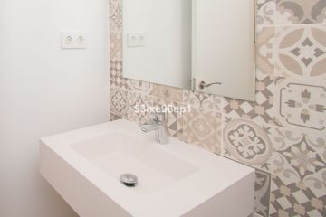 https://cdn.resales-online.com/public/53ixe96ep1/properties/f132f576ffec11ef8cfb02e0405b089b/w1200/10-bb915d1cb19341576dcdc994b81ab9c5.jpg?v=1741946505
