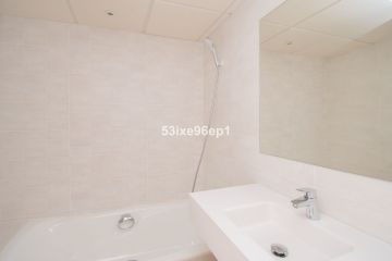https://cdn.resales-online.com/public/53ixe96ep1/properties/f132f576ffec11ef8cfb02e0405b089b/w1200/21-2c707e7c511429b4f8ec4ee5f221ddb6.jpg?v=1741946505