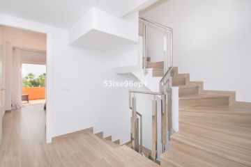 https://cdn.resales-online.com/public/53ixe96ep1/properties/f132f576ffec11ef8cfb02e0405b089b/w1200/22-bcf8e6250e0bab365f900a8ac31ac040.jpg?v=1741946505