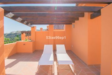 https://cdn.resales-online.com/public/53ixe96ep1/properties/f132f576ffec11ef8cfb02e0405b089b/w1200/30-5e8634ec9576c9ad4825a6dec5b5d375.jpg?v=1741946505