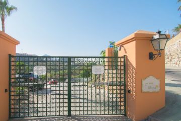 https://cdn.resales-online.com/public/53ixe96ep1/properties/f132f576ffec11ef8cfb02e0405b089b/w1200/54-cba5c6f0c186831e5b449ecd59074d41.jpg?v=1741946505