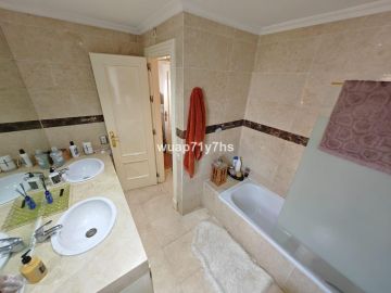 https://cdn.resales-online.com/public/wuap71y7hs/properties/834a5457ffd011ef8cfb02e0405b089b/w1200/17-dd5fcd4f0eb487dfa3803f7e20814c0e.jpg?v=1741935657