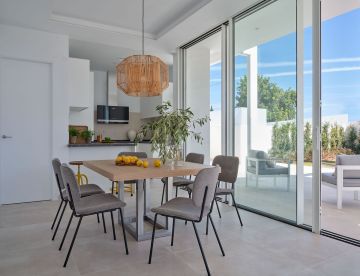 https://cdn.resales-online.com/public/sq7l374beo45ahdy/properties/54da6bc2034f11f08cfb02e0405b089b/w1200/7-aa4cc561180b369757c0bb4af9886cd3.jpg?v=1742234113