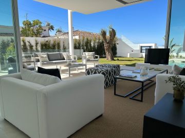 https://cdn.resales-online.com/public/sq7l374beo45ahdy/properties/54da6bc2034f11f08cfb02e0405b089b/w1200/9-467d0cee5b725f3ef65f102a0c2e69c0.jpg?v=1742234113
