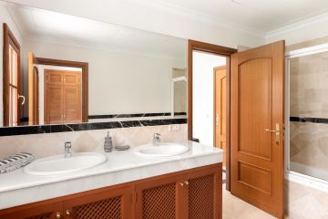 https://cdn.resales-online.com/public/il4vtp31fv/properties/9926365f033611f08cfb02e0405b089b/w1200/29-7c2f312881aea9bbe9ddaeb9640e2c9a.jpg?v=1742223382