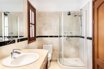 https://cdn.resales-online.com/public/il4vtp31fv/properties/9926365f033611f08cfb02e0405b089b/w1200/33-f37a7fab00fce6ff6b895520b67d6d6d.jpg?v=1742223382